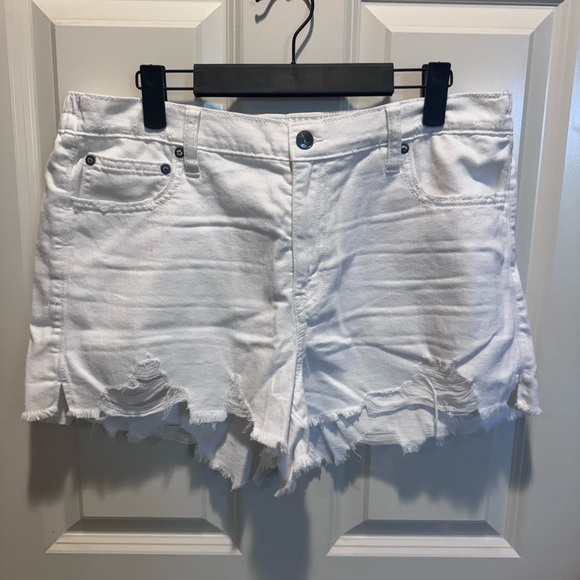 Aerie White Distressed Women Shorts - Picture 1 of 4